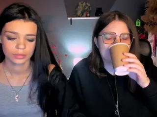 cherry-hugs's Live Sex Cam Show