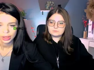 cherry-hugs's Live Sex Cam Show