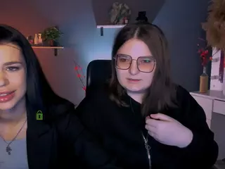 cherry-hugs's Live Sex Cam Show