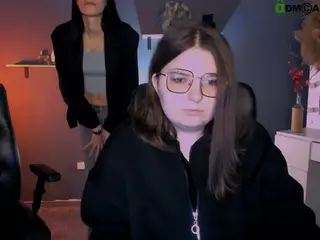 cherry-hugs's Live Sex Cam Show