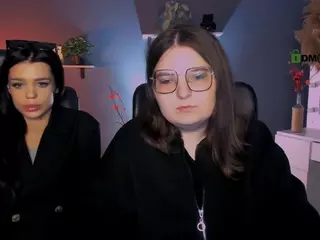 cherry-hugs's Live Sex Cam Show