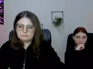 cherry-hugs's Live Sex Cam Show