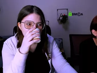 cherry-hugs's Live Sex Cam Show