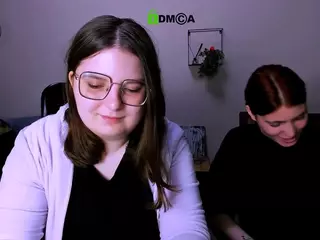 cherry-hugs's Live Sex Cam Show