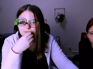 cherry-hugs's Live Sex Cam Show