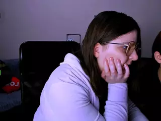 cherry-hugs's Live Sex Cam Show