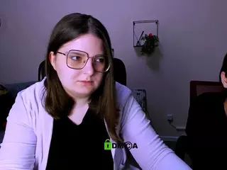 cherry-hugs's Live Sex Cam Show