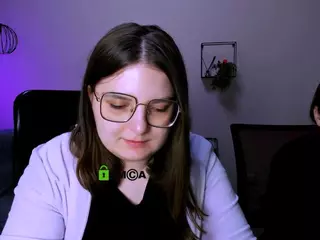 cherry-hugs's Live Sex Cam Show