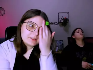 cherry-hugs's Live Sex Cam Show