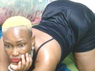 NaughtyMilfxox live cam preview
