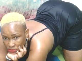 NaughtyMilfxox live cam preview