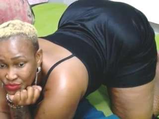 NaughtyMilfxox