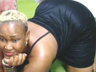 NaughtyMilfxox