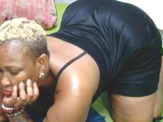 NaughtyMilfxox