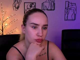 Live cam show with riley-sanders