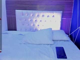 le modèle shadenn1 est en webcam porno dans un show sur le site camsoda, il possède les tags suivants: anal,anal toys,ass bouncing,black hair,brown eyes,drinking,fingering,lovense,sexting,striptease,tattoos,toys,big tits,curvy,hd,squirt