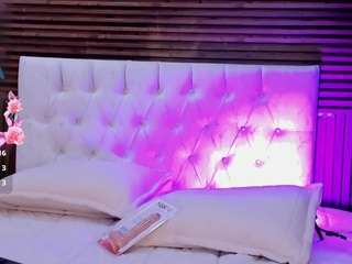 shadenn1's CamSoda show and profile