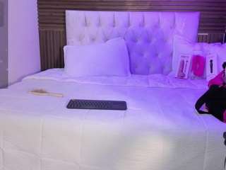 shadenn1's CamSoda show and profile