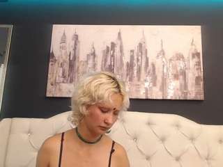 dafne-kym Live Webcam on CamSoda