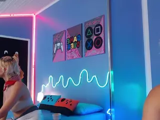 Daphne Simons's Live Sex Cam Show