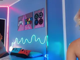 Daphne Simons's Live Sex Cam Show