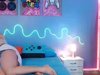 Daphne Simons's Live Sex Cam Show