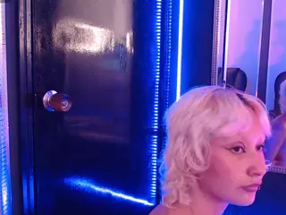 Daphne Simons's Live Sex Cam Show