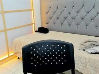 Enyeliin's cam show statistics and live stream
