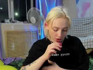 Hd, Blonde Hair, Young Adult,  Camiqa – Free Live Video Chat with Strangers Online