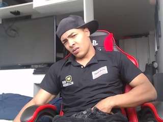 jhonnyhott Live Webcam on CamSoda