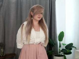 rowenaglosse's CamSoda show and profile