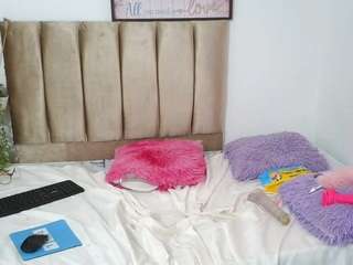 danyh-laan Live Webcam on CamSoda