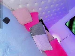 HottSalomee live webcam show