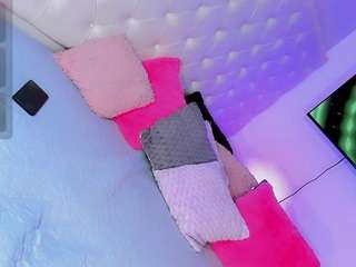HottSalomee live webcam show