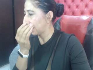 le modèle nei-girl est en webcam porno dans un show sur le site camsoda, il possède les tags suivants: big tits,black hair,blowjob,brown eyes,mature,middle aged,normal,tattoos,hd,milf