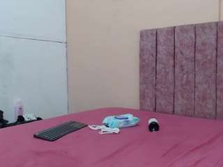 manuelandlaura Live Webcam on CamSoda