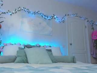 zia-ember's CamSoda show and profile