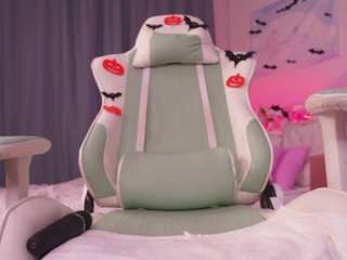 zia-ember on CamSoda