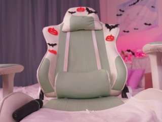 zia-ember on CamSoda