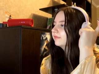 elvinacoyner's CamSoda show and profile