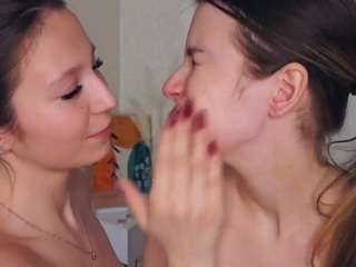 glennadell's CamSoda show and profile