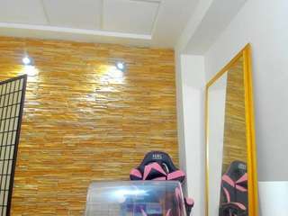 jessybee's CamSoda show and profile