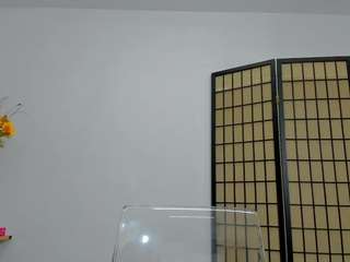 jessybee's CamSoda show and profile