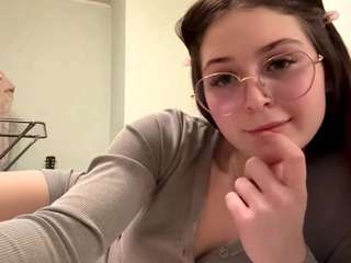 katiecroston's CamSoda show and profile