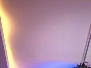 lauroberts's CamSoda show and profile