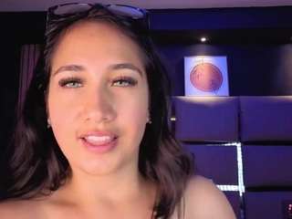 LauRoberts live webcam show