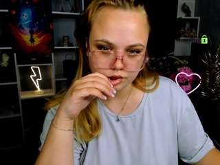 lika-le's CamSoda show and profile