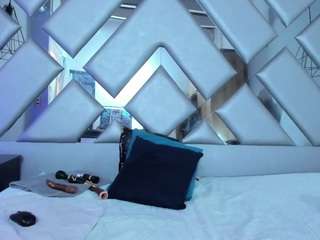 lorenn-hill Drink live webcam