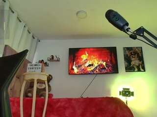 girl-hotbicth Live Webcam on CamSoda