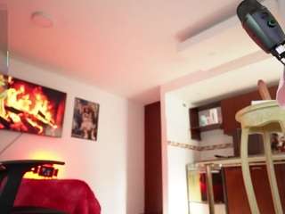 girl-hotbicth Live Webcam on CamSoda